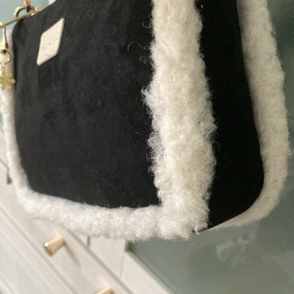 Bearpaw Bag NWT faux Suede and Sherpa trim - Picture 9 of 9